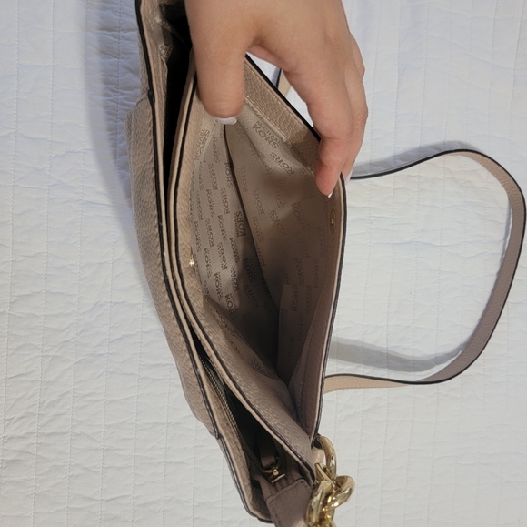 NWT MK Shoulder Convertible 'Hallie' Blush Leather Cross Body Bag - Picture 3 of 10